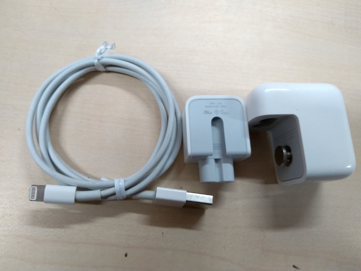 ●中古【動作確認済み】　Apple 純正 USB POWER ADAPTER 10W USBアダプタ 電源アダプタ A1357 iPad iPhone アップル(T14-MR59)_画像3