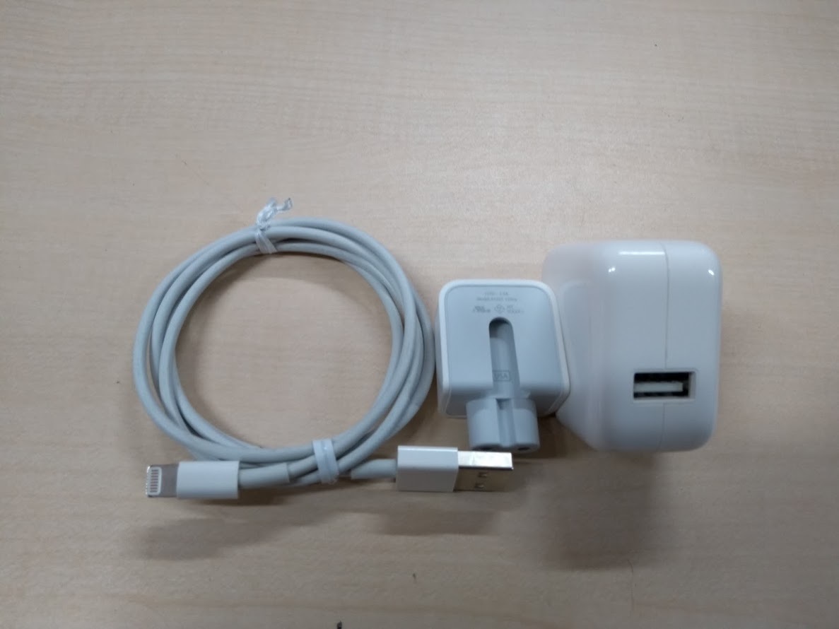 ●中古【動作確認済み】　Apple 純正 USB POWER ADAPTER 10W USBアダプタ 電源アダプタ A1357 iPad iPhone アップル(T14-MR59)_画像4