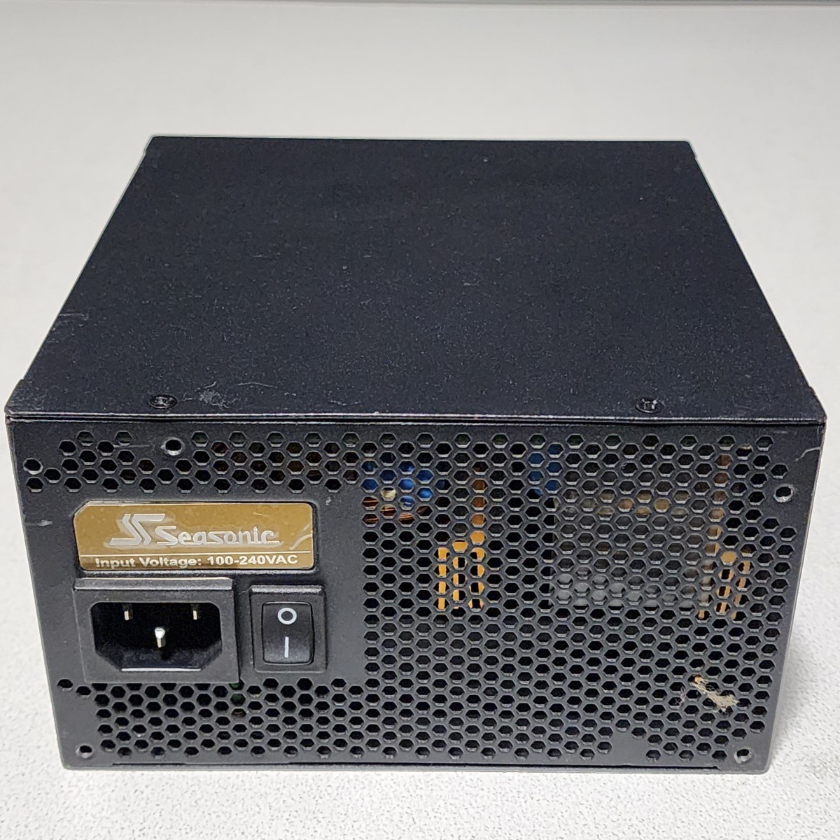Seasonic X-SERIES SS-660KM 660W 80PLUS GOLD認証 ATX電源ユニット フルプラグイン 動作確認済み PCパーツ 650W_画像3