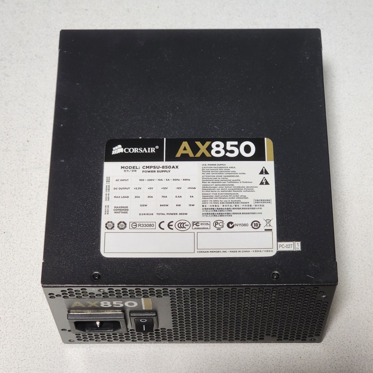 CORSAIR AX850(CMPSU-850AX) 850W 80PLUS GOLD認証 ATX電源ユニット フルプラグイン 動作確認済み PCパーツ_画像2