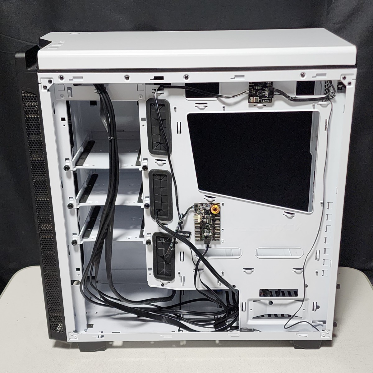 NZXT H440 Plus White(H440-Plus-WH) ミドルタワー型PCケース NZXT H440 Plus White(H440-Plus-WH) ミドルタワー型PCケース