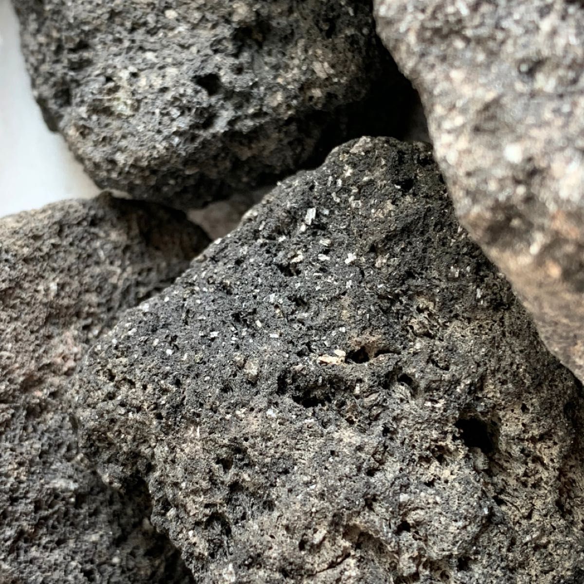 溶岩石 2kg サイズミックス 水槽レイアウトにおすすめ！ アクアリウム  素材 ハンドメイド  盆栽  苔庭