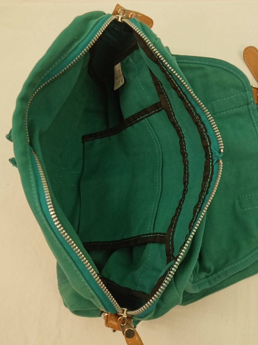 UNITED COLORS OF BENETTON united color zob Benetton shoulder bag green man and woman use 01