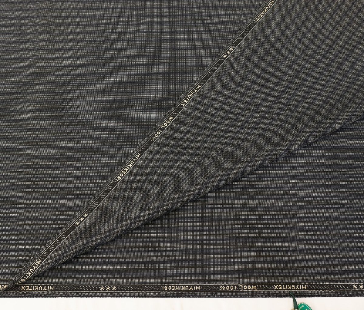 ●日本の名門「御幸毛織」本物ヴィンテージ品・セピア調グレーのそれとわかるオールドストライプ・サラサラでシャリ感強い・長さ2.7/2.5m_画像4