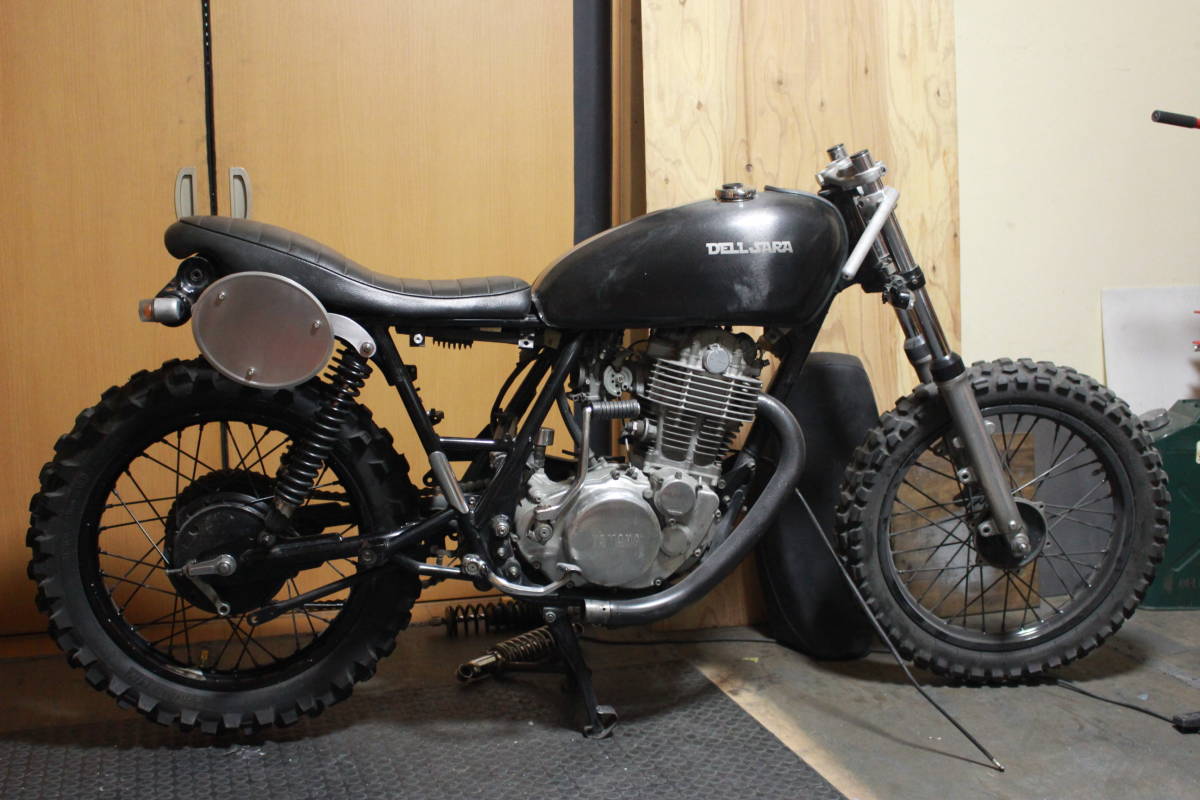 SR400 アルミミニ オーバル ゼッケンプレート　サイドカバー　スクランブラー　カフェレーサーＶＭＸ　ビンテージモトクロス　ｋ９６４