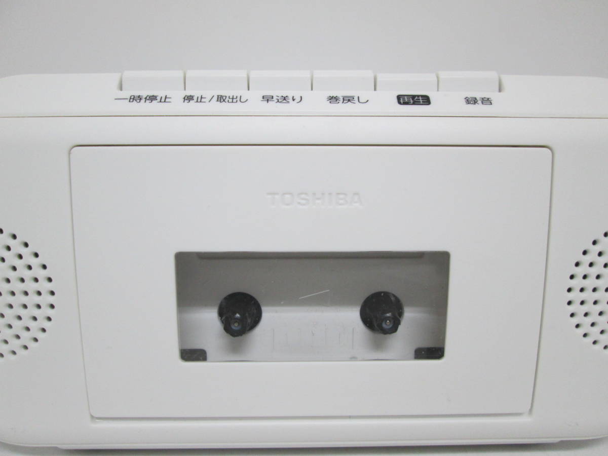 【1128h S7203】 TOSHIBA CDラジオカセットレコーダーTY-CDM2 ホワイト 22年製 通電・CD・ラジオOK カセットNG コード付き_画像2
