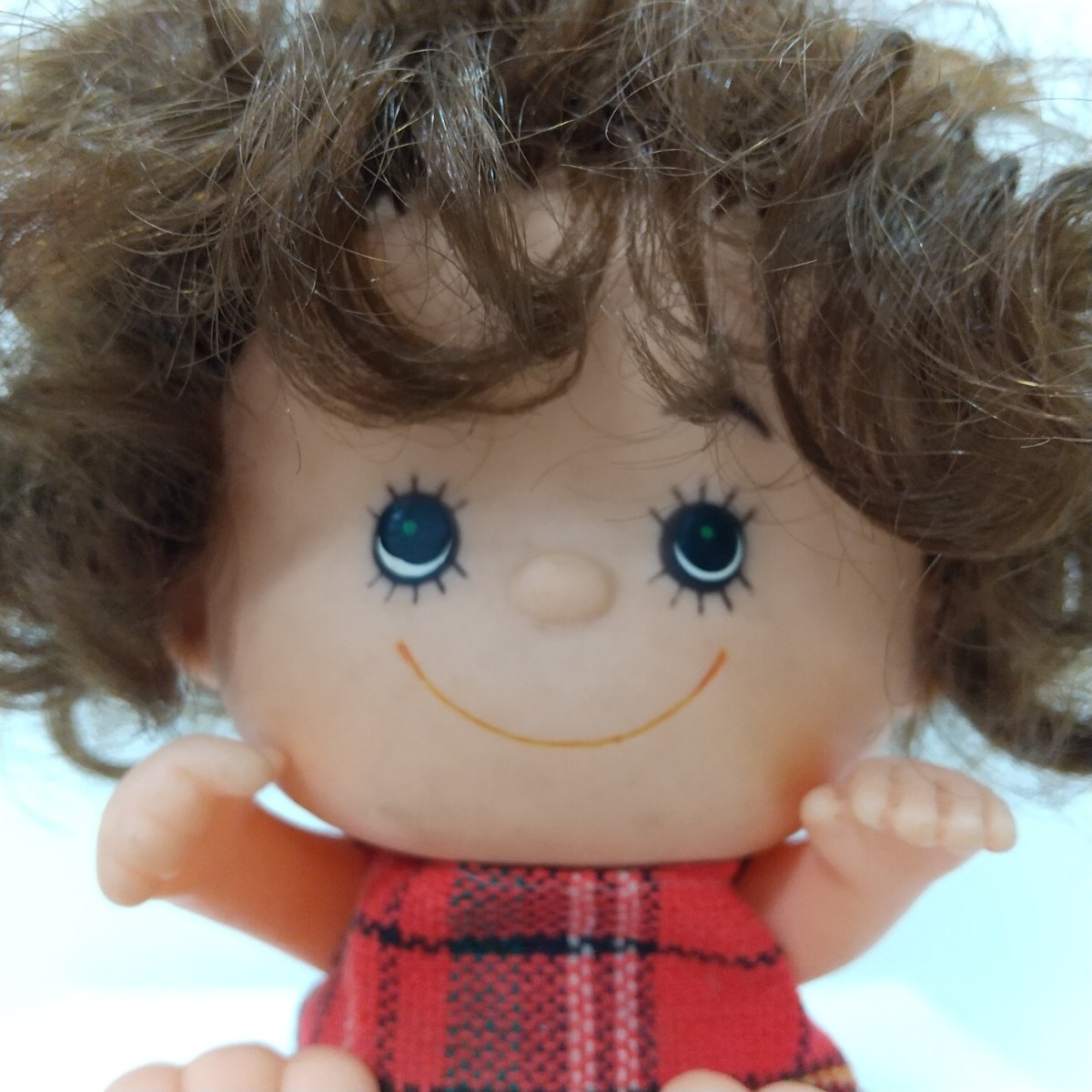1　アンティーク　昭和レトロ　ソフビ　人形　女の子　赤チェック　保管品　おもちゃ　　_画像8