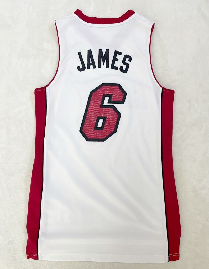 良品　JAMES　レブロン・ジェームズ　NBA　HEAT　adidas　アディダス　ゲームシャツ　ユニフォーム　メンズ　Mサイズ　刺繍ロゴ　正規品_画像1