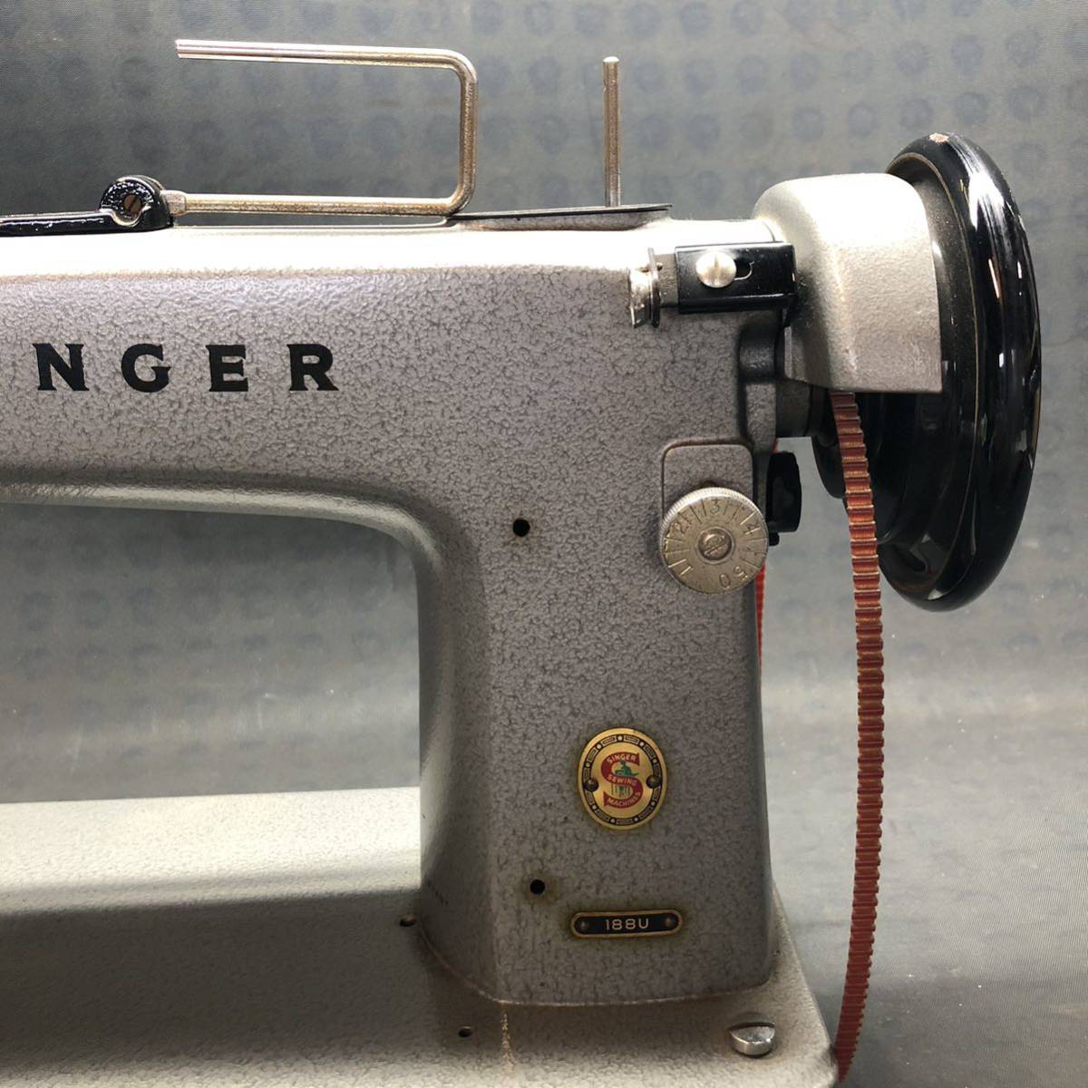 R253　SINGER　シンガー 職業用足踏みミシン 188U　レトロ　アンティーク　ハンドクラフト　手工芸　現状品_画像2