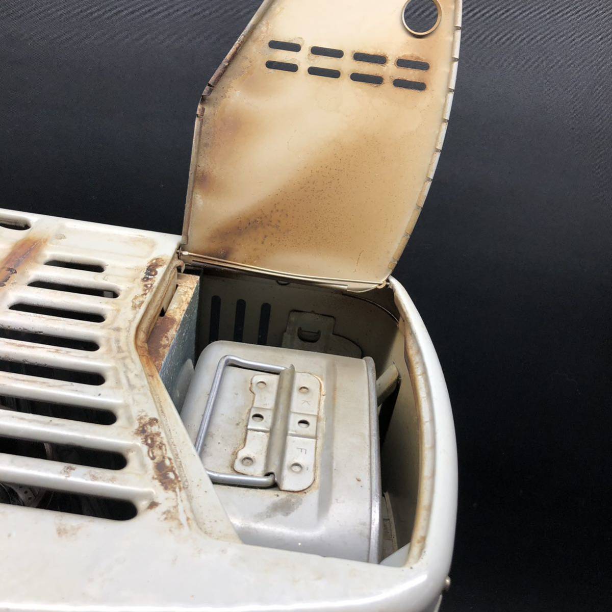 R307【コロナ 石油ストーブ】CORONA SX-2411Y 11年製 灯油ストーブ 暖房器具 寒さ対策 現状品_画像6
