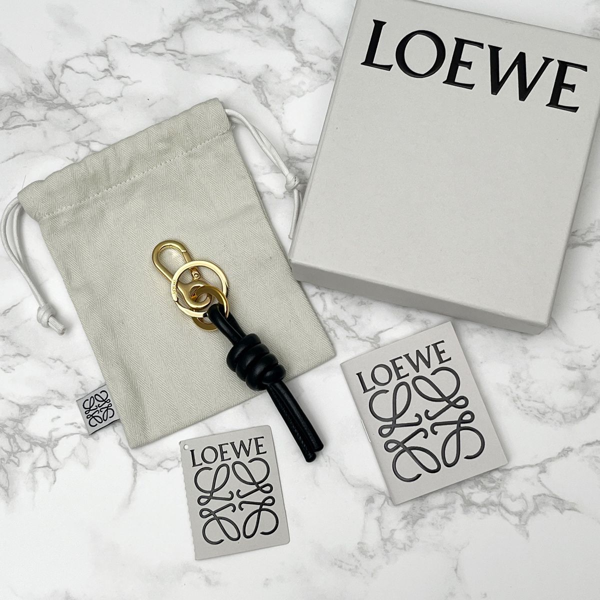 LOEWE ロエベ ノット チャーム (カーフ&真鍮) ゴールド ブラック LOEWE ロエベ ノット チャーム (カーフ&真鍮) ゴールド ブラック