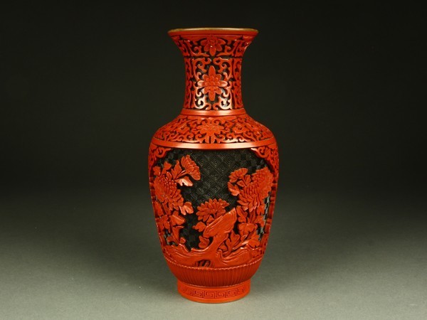 【宇】1629 中国古玩 堆朱 細密花彫刻 花瓶_画像1