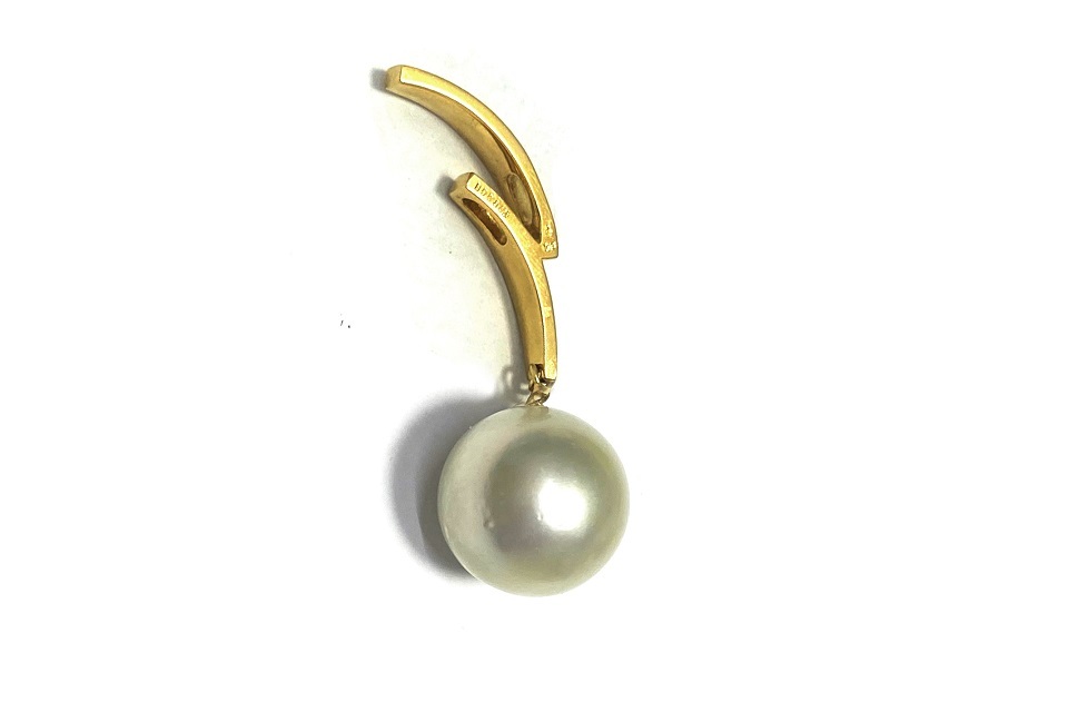 熱い販売 K18白蝶 Pearl Sea South シャンパン系 NO パールペントップ 白蝶(しろちょう)真珠