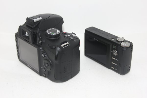 5247円 【カメラ2台まとめ売り】Nikon D3200・RICOH R8 #0093 5247円 【カメラ2台まとめ売り】Nikon D3200・RICOH R8 #0093