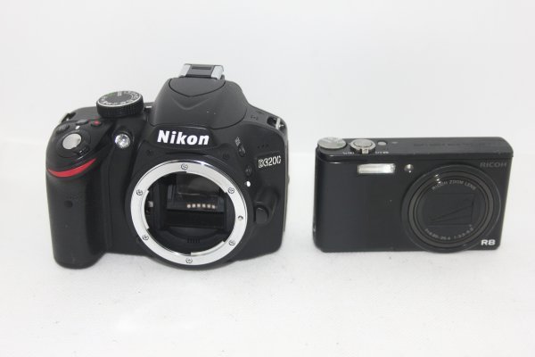 【カメラ2台まとめ売り】Nikon D3200・RICOH R8 #0093-596