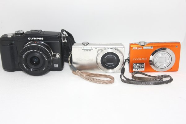 【カメラ3台＋レンズ1本まとめ売り】Nikon・OLYMPUS・CASIO #0093-604_画像1