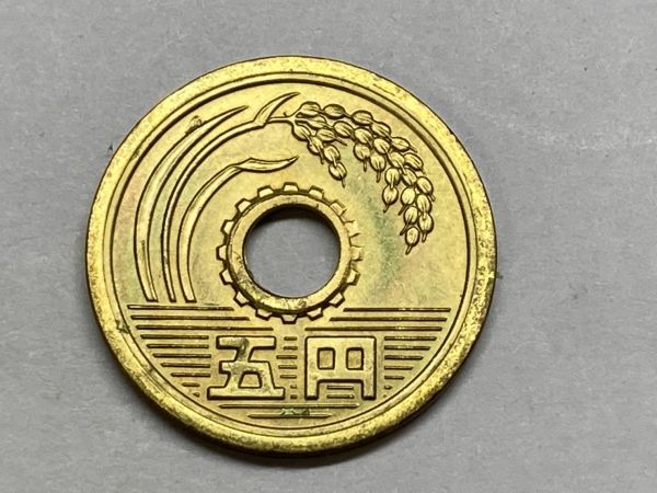 昭和５２年　５円黄銅貨　ミント出し未使用　NO.6880_画像5