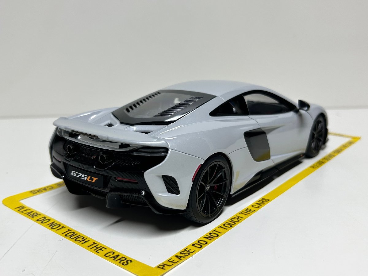 セール品　AUTOart 1/18 McLaren 675 LT 2016 silica white　マクラーレン_画像2