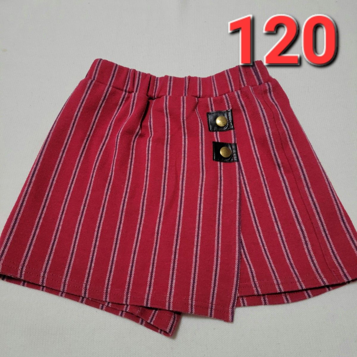 120cm☆赤のストライプのショートパンツ　スカパン　スカート　女の子　GU