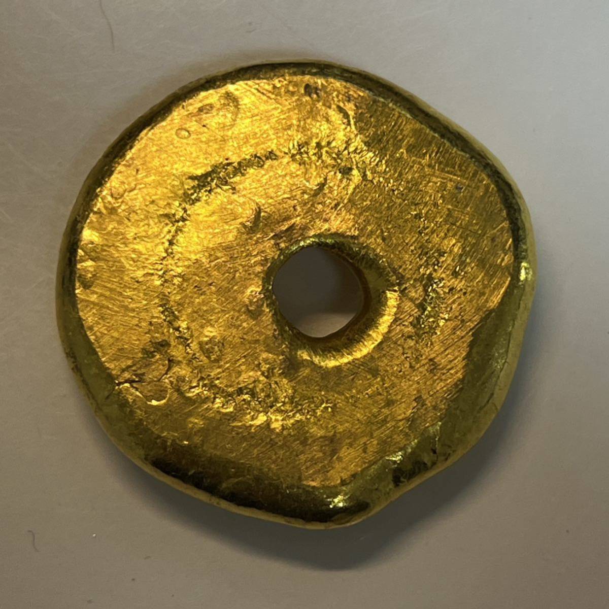 中国　古銭　清時　「金庫　万寶　足赤」銘　丸形　硬貨　寶　金色の塊　縁起物　めぐみ　金貨　重さ55.5g_画像2