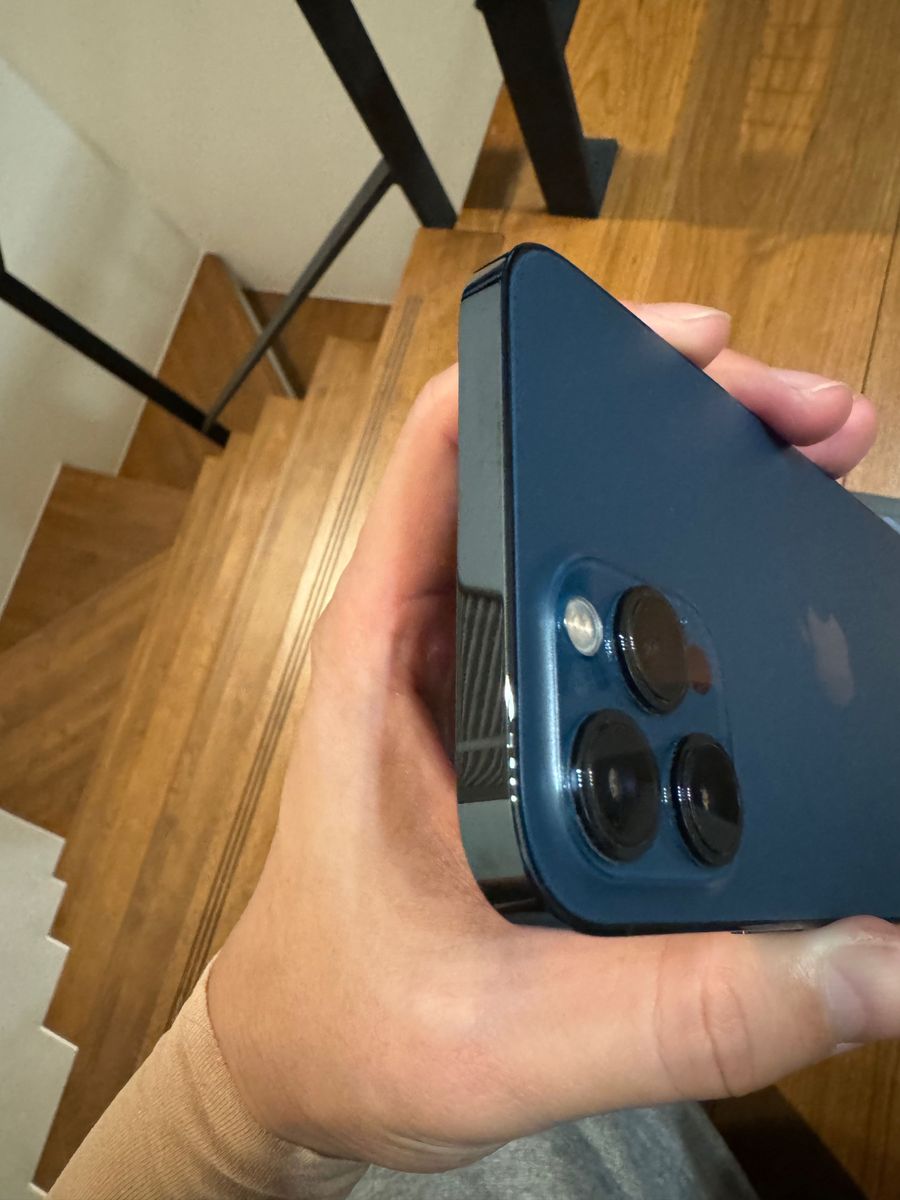 美品 iPhone 12 Pro Max パシフィックブルー 512 GB doco 美品 iPhone 12 Pro Max パシフィックブルー 512 GB doco