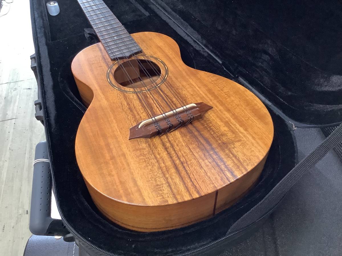 G String 8 string tenor ukulele Honolulu Hawaii manufacture .. valuable goods Hawaiian core material sound. .. beautiful goods 