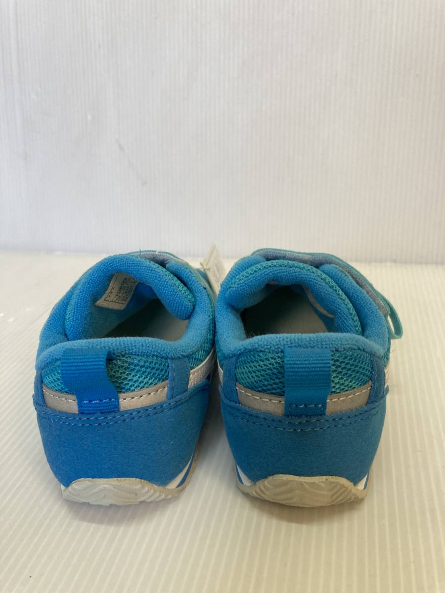 *. bargain!asics SUKUSUKUa Ida ho BABY TUB168 3842 13.5. blue color . white. line . stylish toes sunburn . yellow tint equipped 