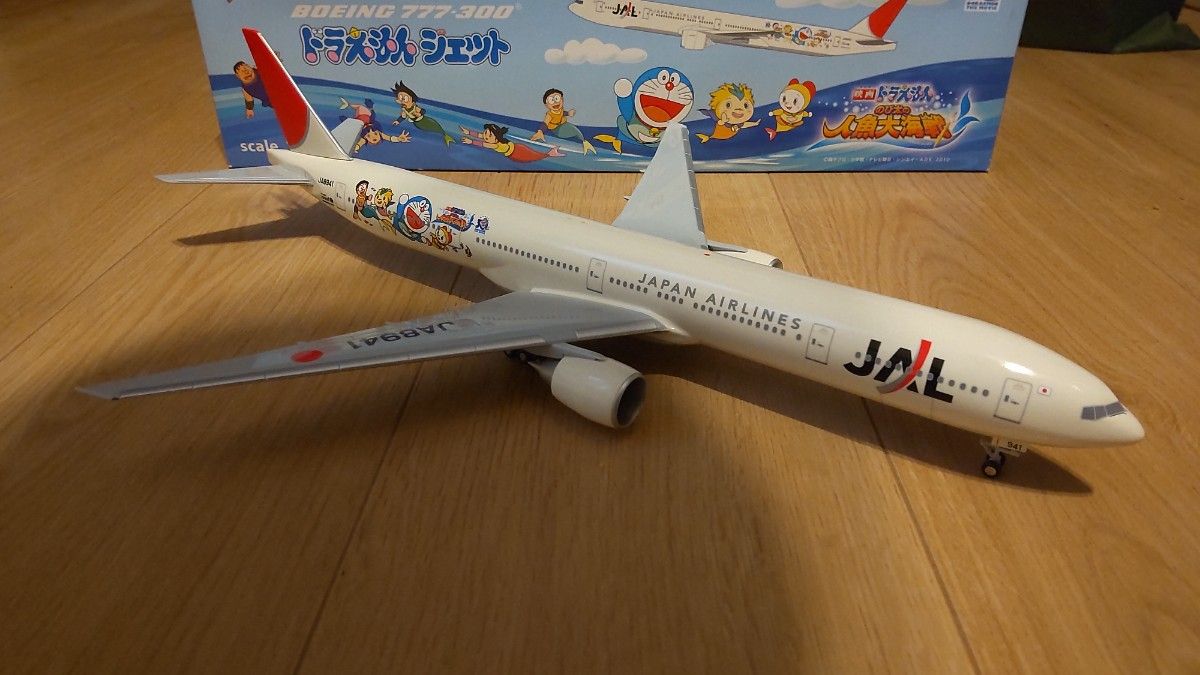JAL ボーイング 飛行機模型 ドラえもん　1/200  777 300