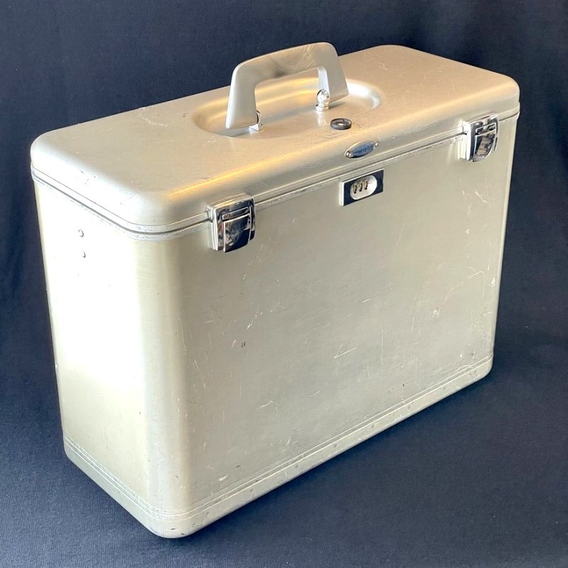  super rare blue is li Zero Halliburton ZERO HALLIBURTON Vintage Pilot case ( flight case * large )#198107