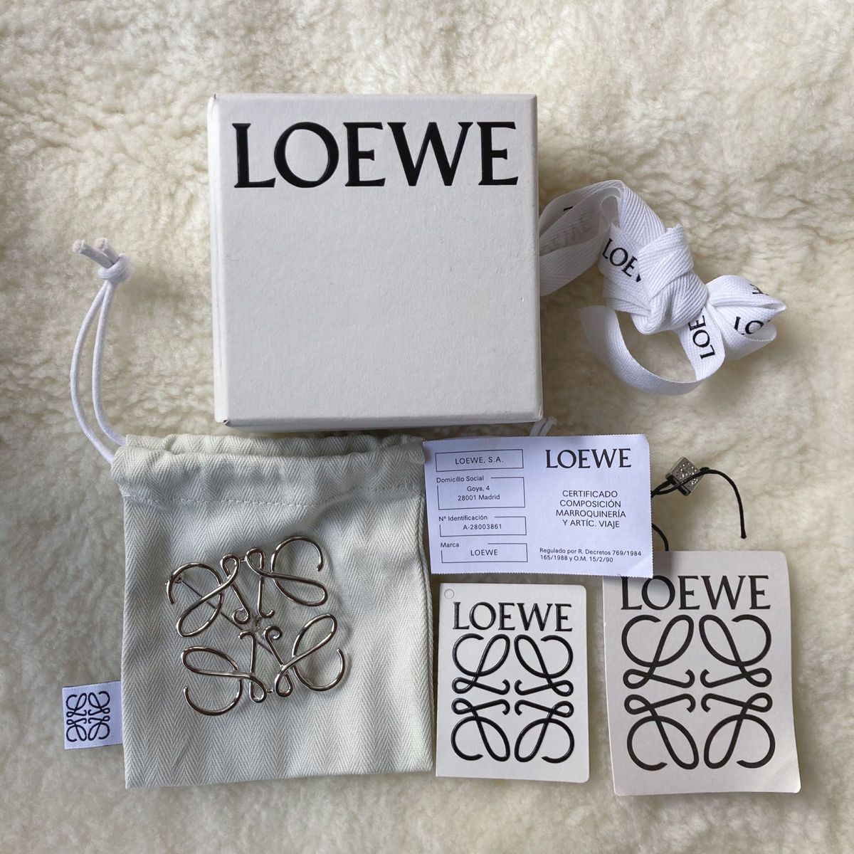 美品 LOEWE ロエベ ブローチ シルバー - アクセサリー