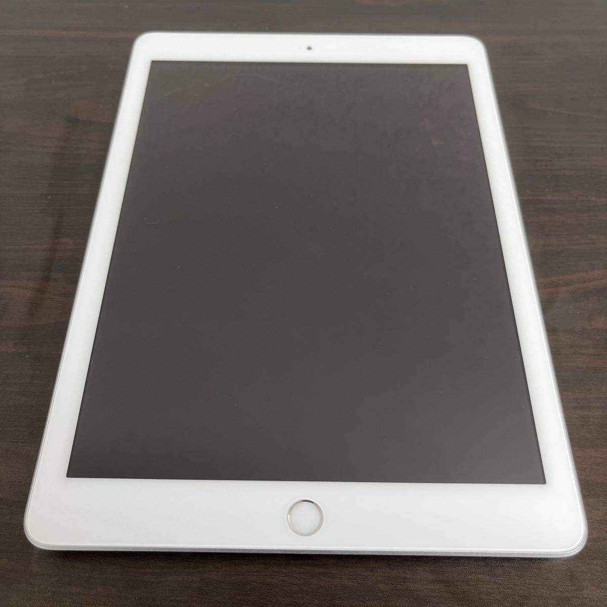 5536 美品 電池最良好 iPad6 第6世代 32GB WIFIモデル A1893_画像1