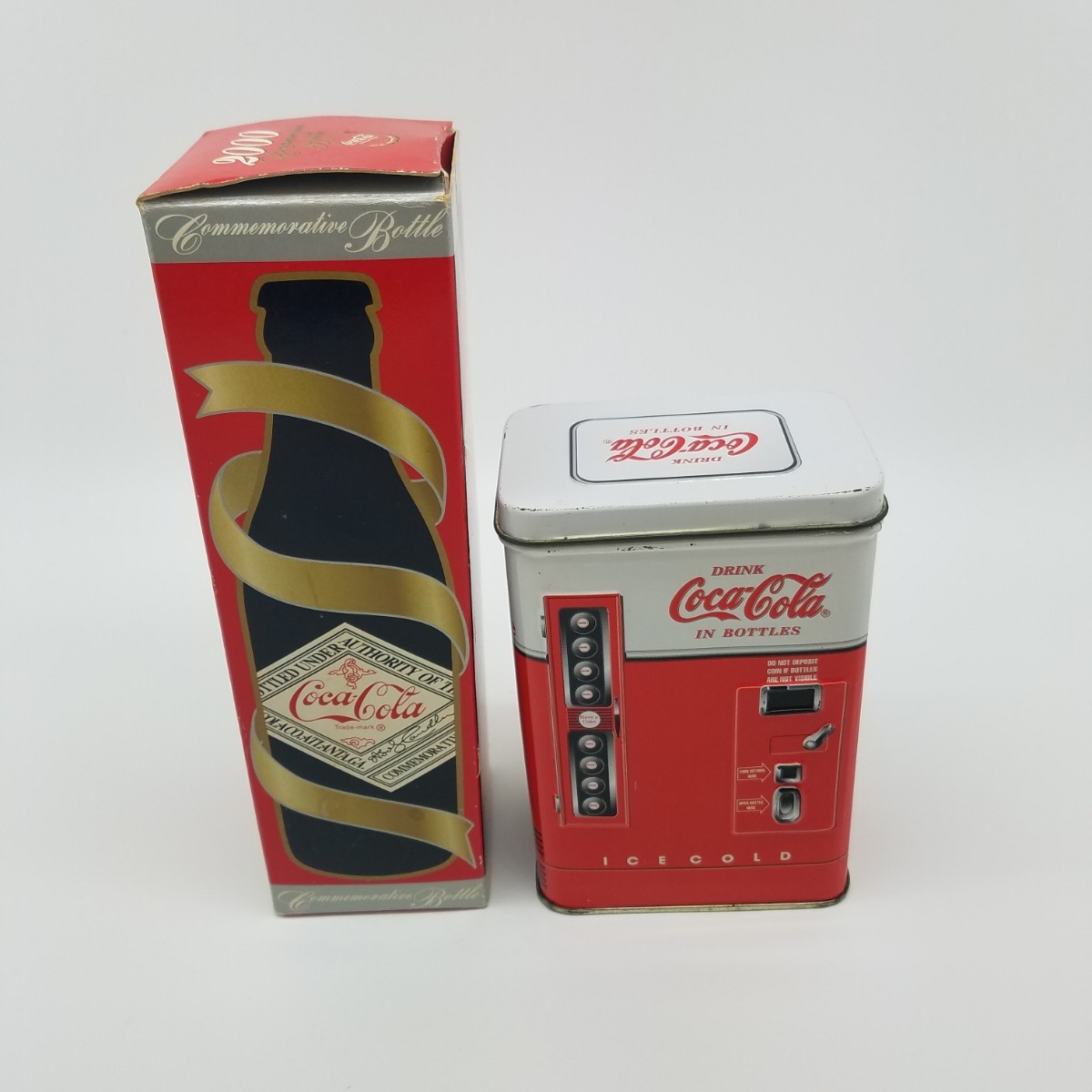 【希少】コカ・コーラ　coca-cola ブリキ缶　記念ボトル 2点セット_画像1