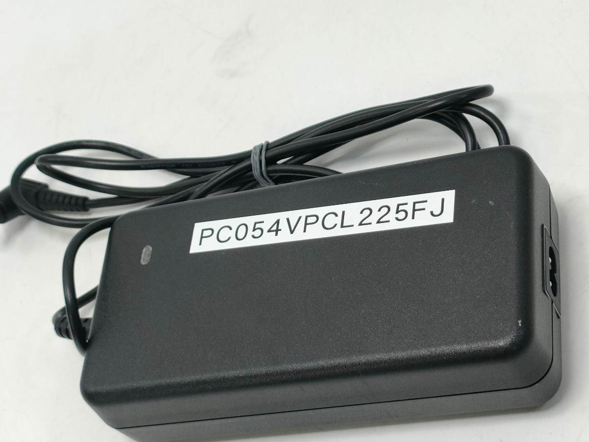 管理1113 SONY ACアダプター 19.5V 7.7A 150W 外径6.0ミリ 内径4.4ミリ VGP-AC19V54 通電確認済み_画像2