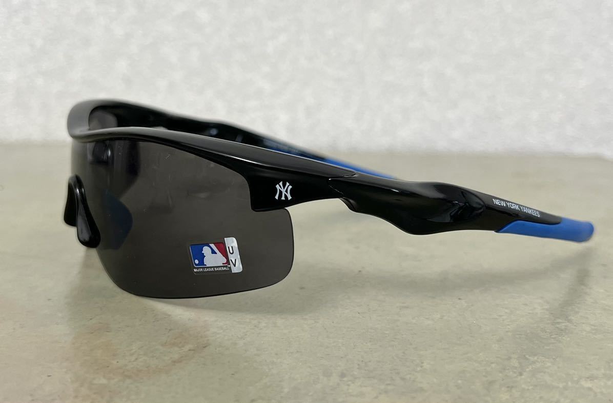 新品 未使用 タグ付 MLB オフィシャル NEW YORK Yankees スポーツ サングラス ブラック 1枚レンズ ニューヨークヤンキース メジャーリーグ_画像2