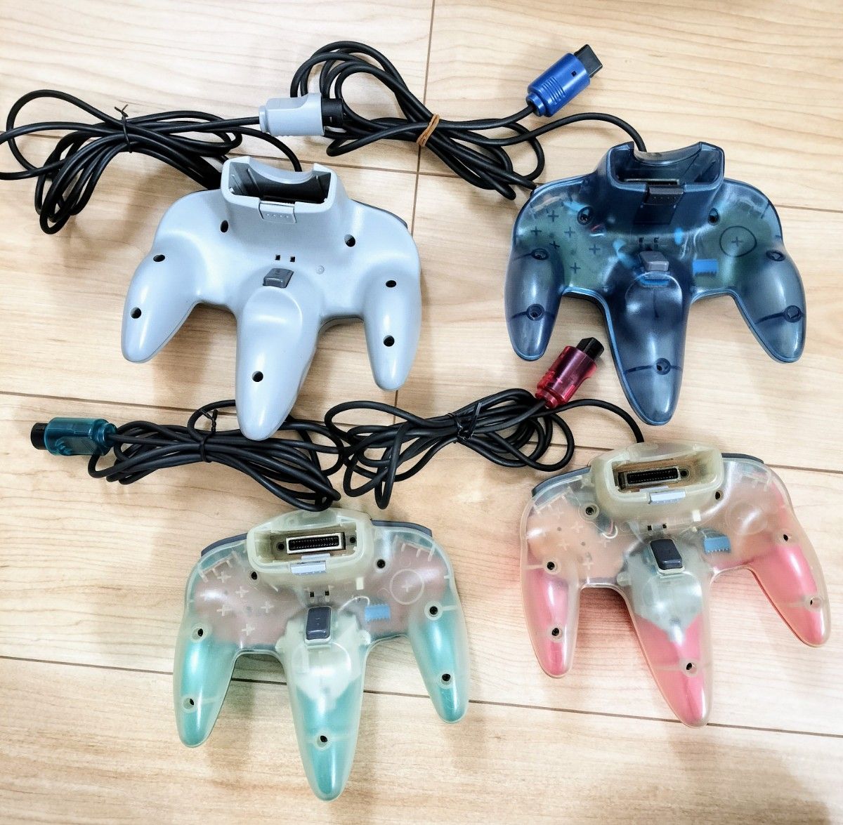 ニンテンドー64 N64 拡張パック コントローラー4つ メモリー拡張パック