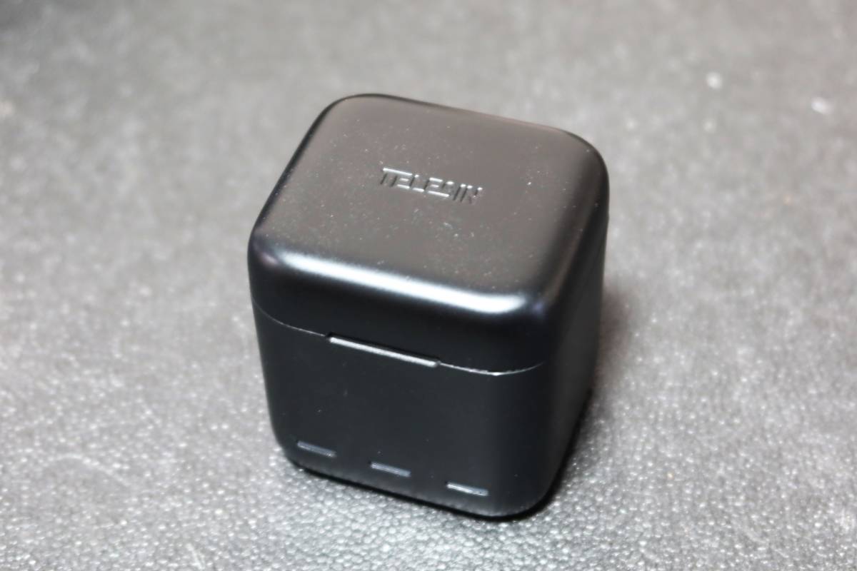 TELESIN GoPro Hero 12/11/10/9用バッテリー充電器 TFメモリーカード収納 / バッテリー収納 / Type-Cケーブル付き (Black)_画像4