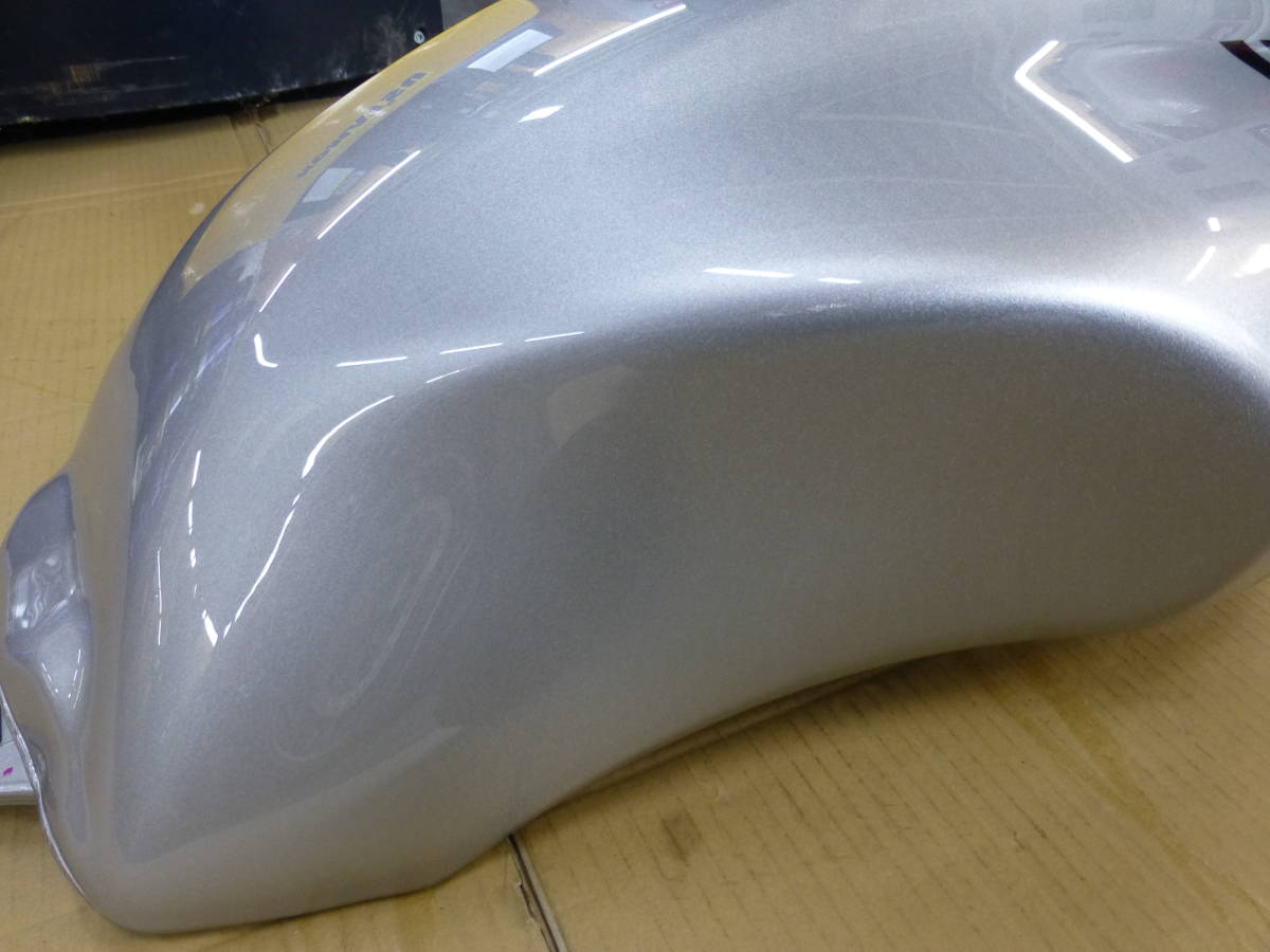 ホンダ CB1100RS 純正 燃料 タンク 美品 ホンダ CB1100RS 純正 燃料 タンク 美品
