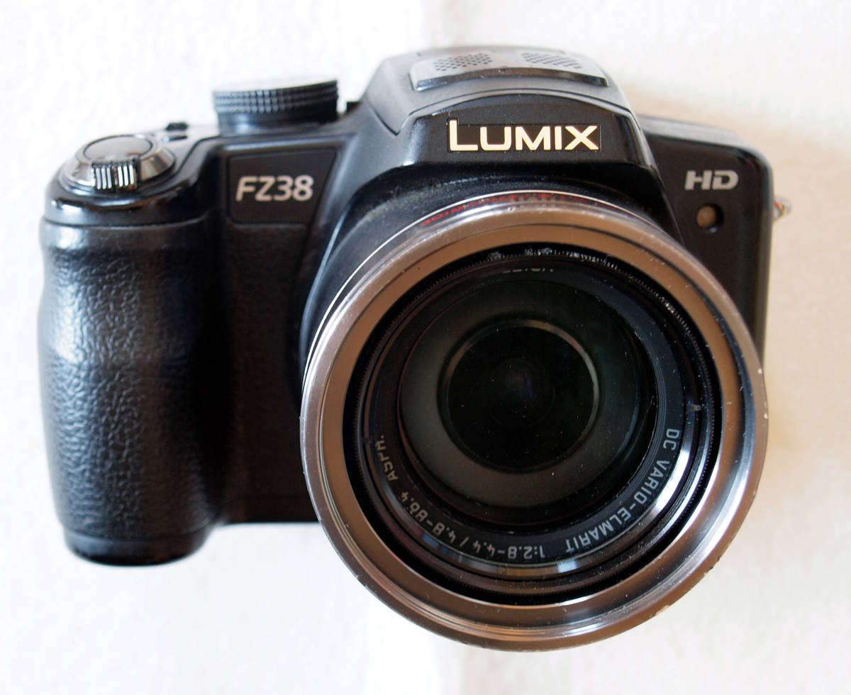 0019-　Panasonic パナソニック LUMIX ルミックス DMC-FZ38 コンパクトデジタルカメラ 簡単操作のみ確認済 レンズフード付_画像2