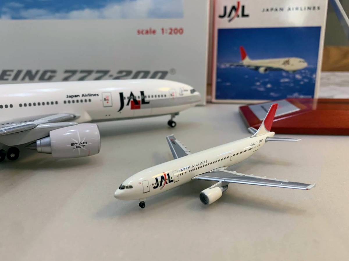 1円～ 2個セット 美品　1/200 JAL 日本航空777-200 旧塗装 ホーガンウイングス製、1/500 日本航空　A300-600R　ヘルパウイングス製_画像3
