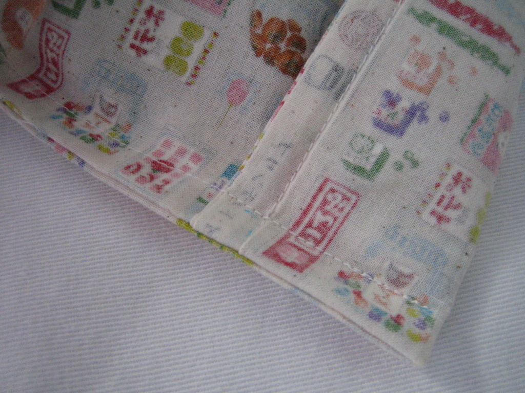 ☆ハンドメイド☆　小さめ レジ袋タイプ　エコバッグ 駄菓子柄 　レトロ ポップ _丈夫な袋縫いで作ってあります