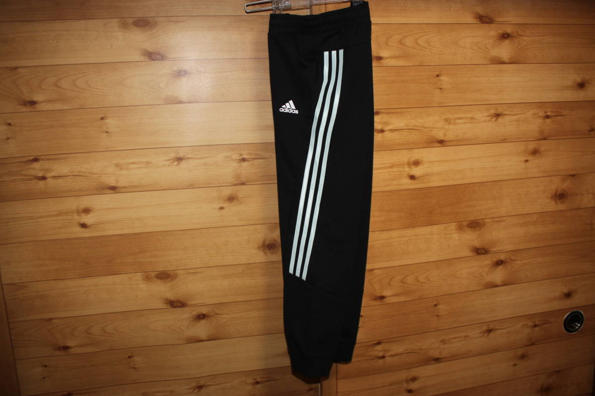 未使用アディダスadidas 150㎝ 黒x水色ライン 裏起毛スウェットジョガーパンツ 送料無料即決
