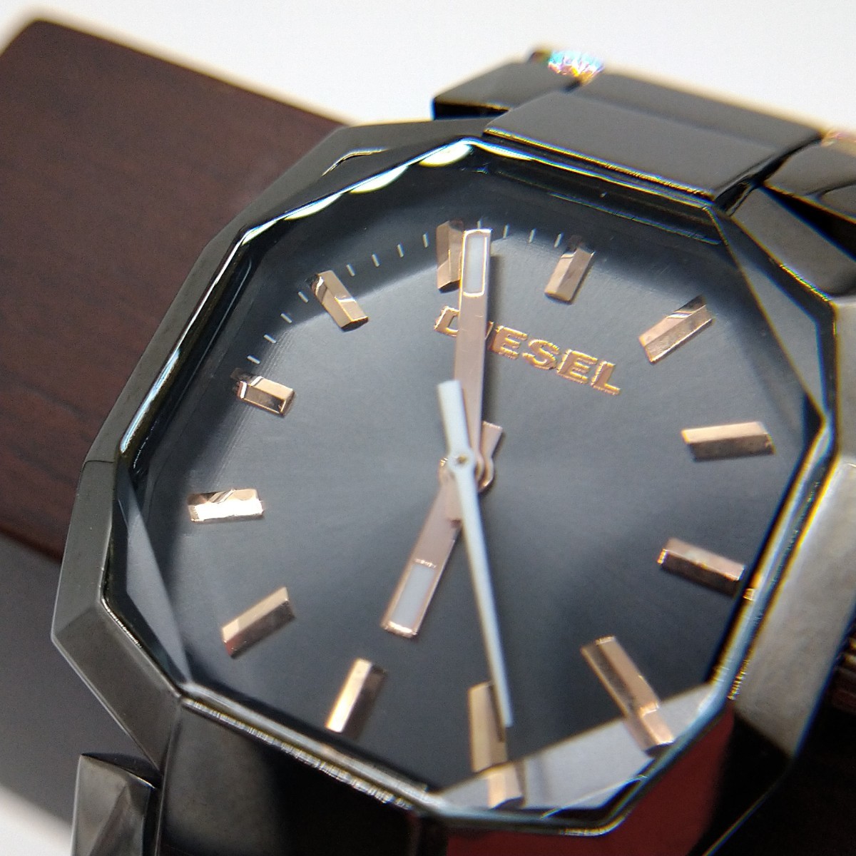 DIESEL 腕時計　黒　レディース　DZ-5291 電池交換済　ガラスキズあり（写真④参照ください）_画像2