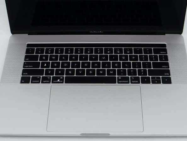 【1円スタート】Apple MacBook Pro 15インチ 2019 シルバー 英字キー 2880x1800 A1990 EMC3359 ロジックボード欠品_画像2