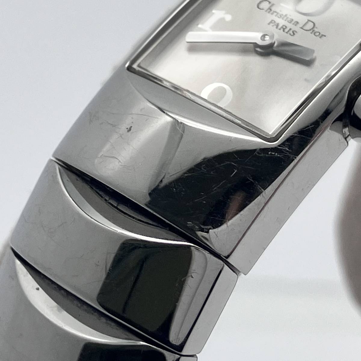 【可動品】Christian Dior ディオリフィック D102-100 シルバー クォーツ 腕時計_ケース部分キズあります。
