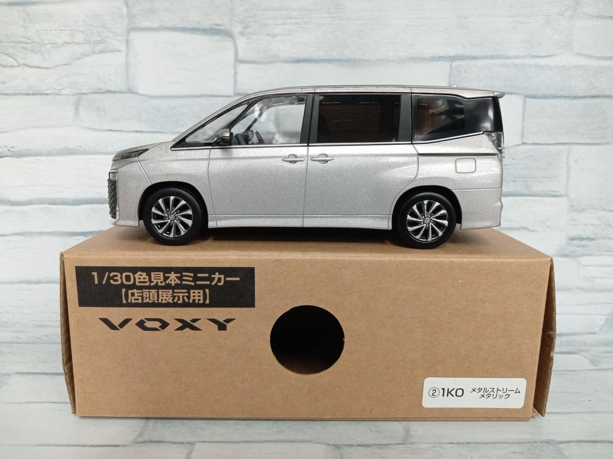 カラーサンプル　1/30 TOYOTA　ヴォクシー　1KO メタルストリーム　メタリック