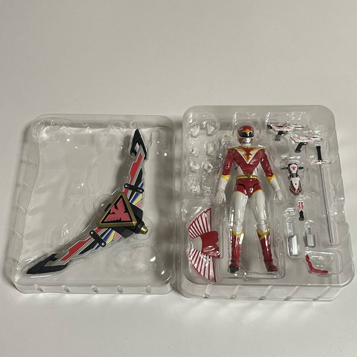 中古品 S.H.Figuarts フィギュアーツ鳥人戦隊ジェットマン レッドホーク_画像3