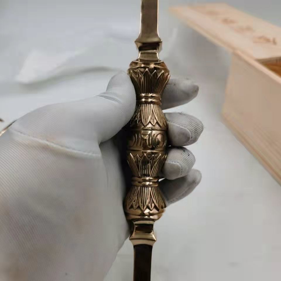 密教法具寺院用仏具」 真言宗独鈷杵真鍮製磨き仕上げ長さ21cm|跨 密教法具寺院用仏具」 真言宗独鈷杵真鍮製磨き仕上げ長さ21cm|跨