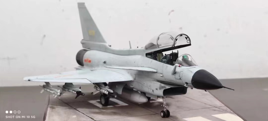1/48 中国空軍 J-10S 戦闘機 組立塗装済完成品