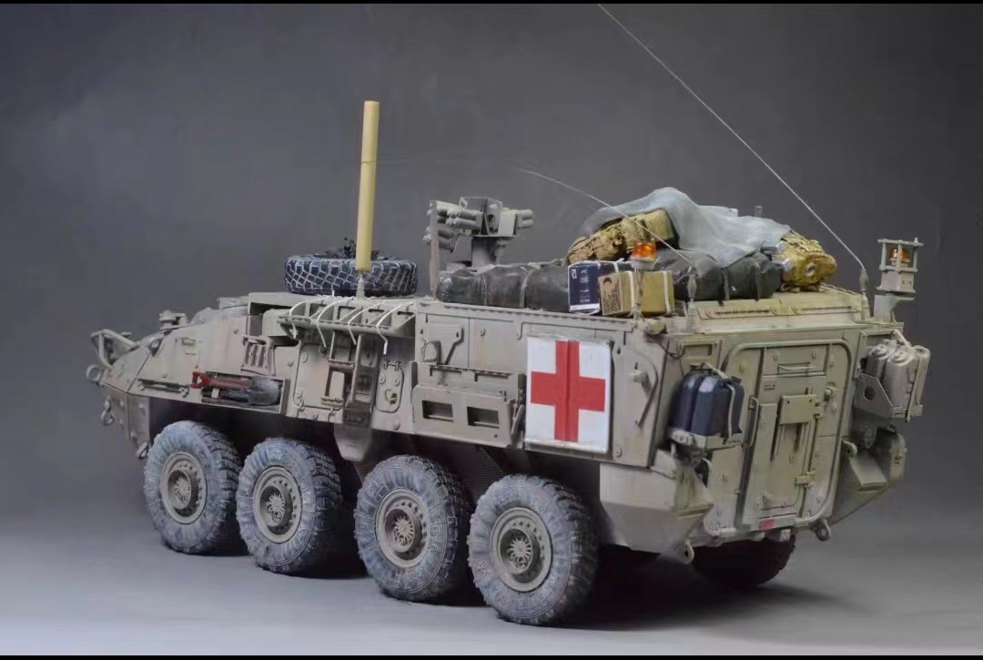  1/35 アメリカ STRYKER M1133 医療救援装甲車 組立塗装済完成品_画像2