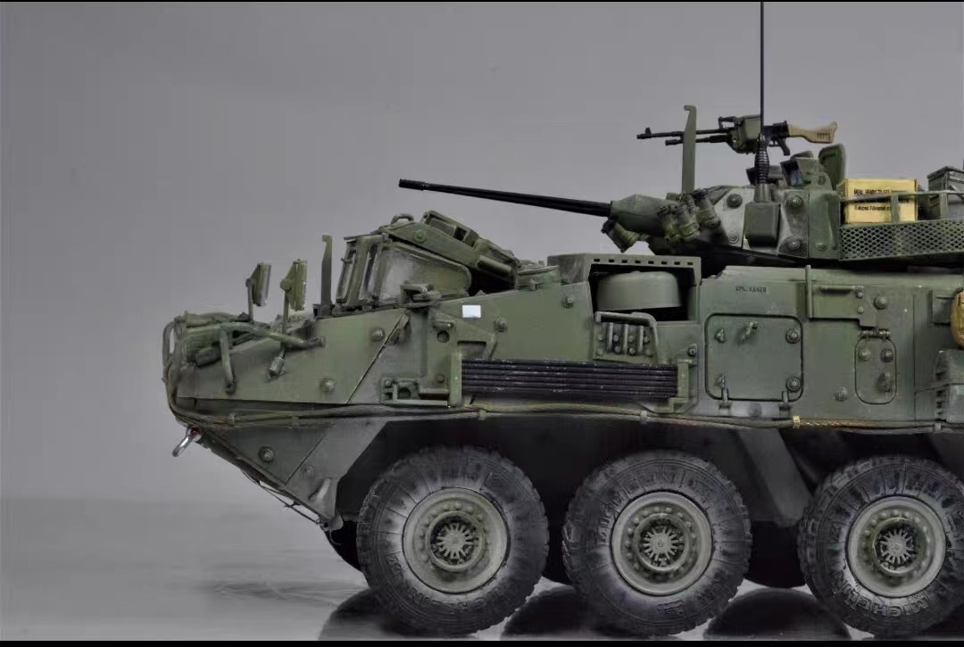 1/35 カナダ LAV-3型 8×8 兵員装甲車 組立塗装済完成品 _画像2